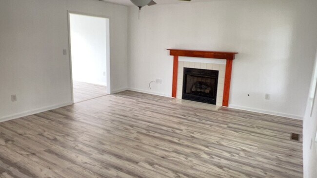 Building Photo - Christiansburg 3 BR / 2.5 BA, Available fo...