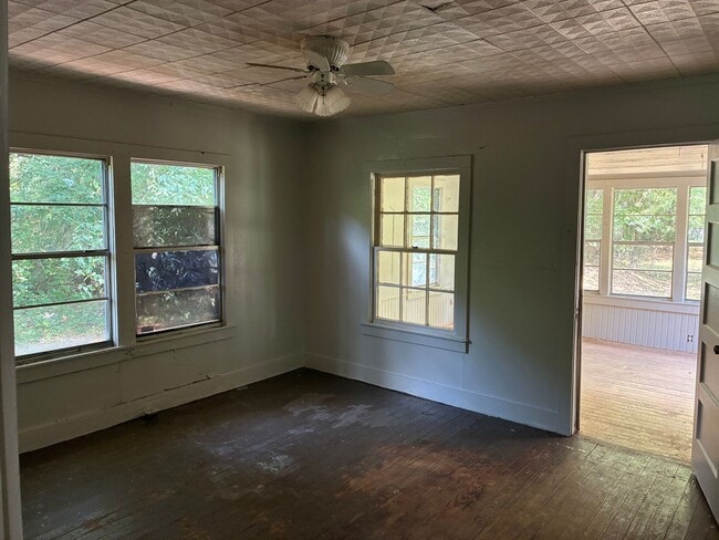 Building Photo - 304 Morris Ave