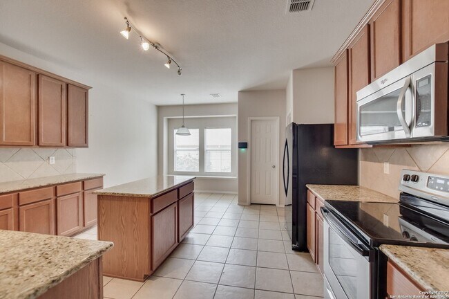 Building Photo - Beautiful 4 BR/3.5 bath home in Turnberry