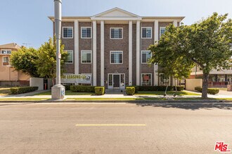 Building Photo - 630 W 28th St