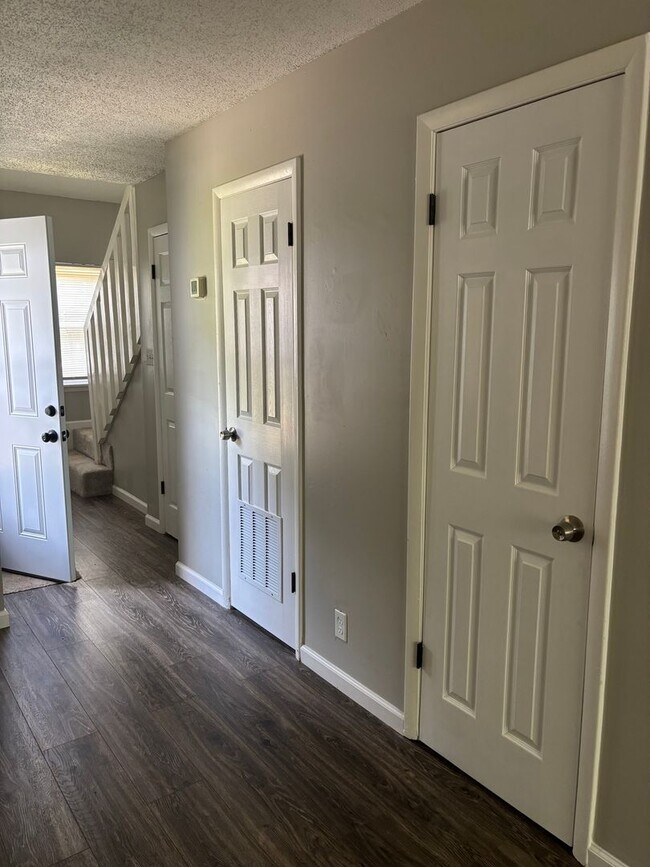 Foto del edificio - 2711 Clayton Dr NW