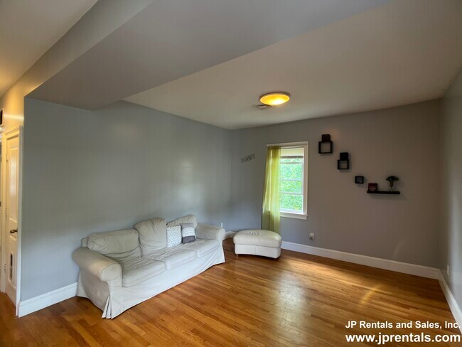 Building Photo - 111 Heath St