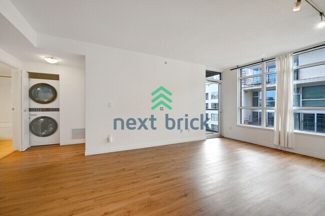Foto del edificio - "Chic Urban Retreat: Stylish 1-Bedroom Condo in the Heart of Seattle!"