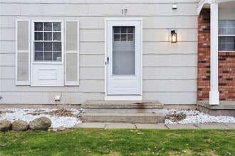 Building Photo - 17 Willowick Dr