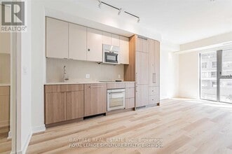 Building Photo - 840 St Clair Ave W