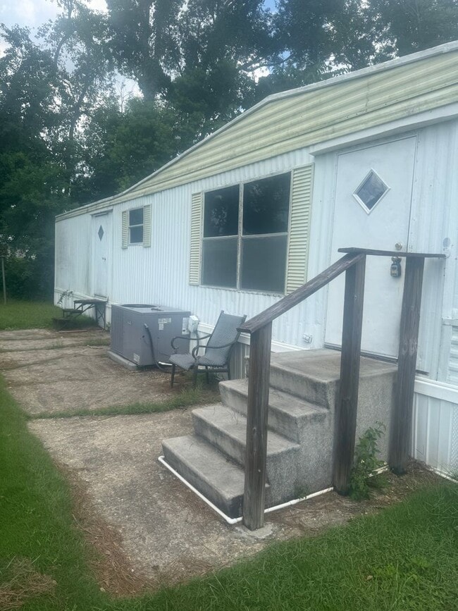 Building Photo - 1304 Green Acres Rd