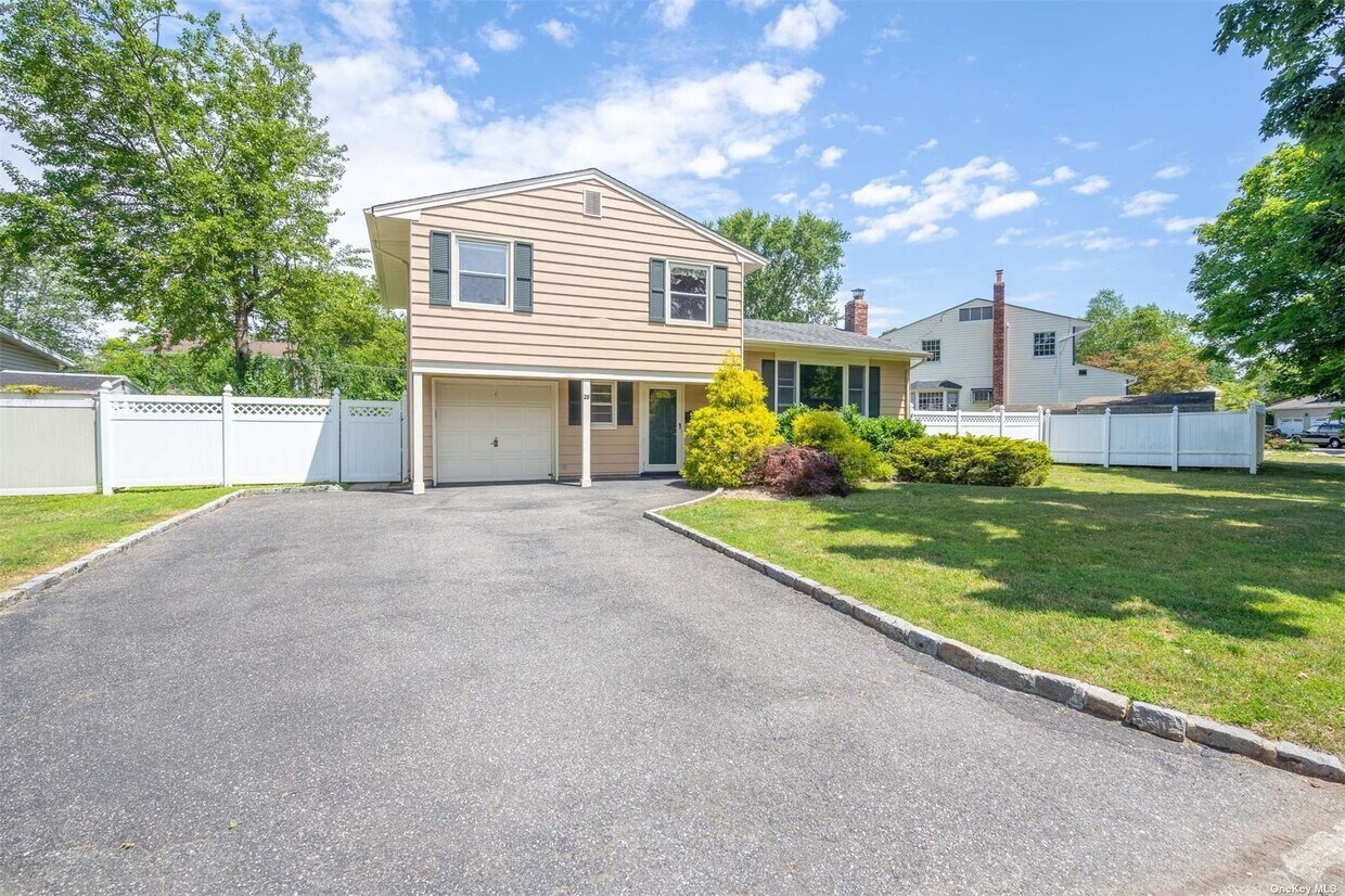 29 Catherwood Crescent, Melville, NY 11747 House Rental in Melville