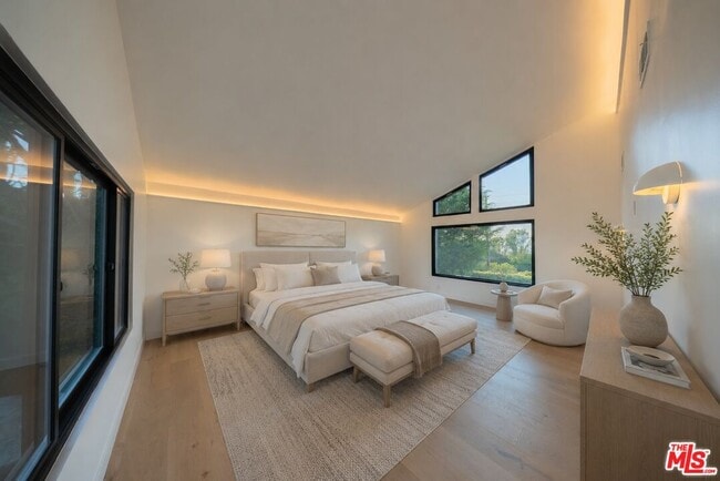 Building Photo - 13302 Mulholland Dr