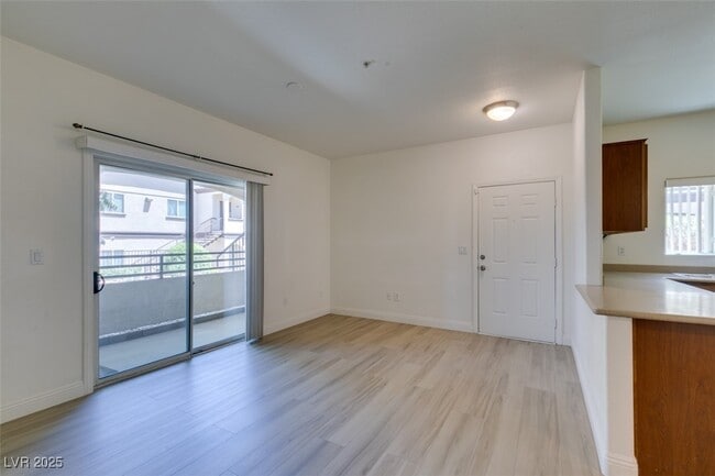 Building Photo - 2291 W Horizon Ridge Pkwy