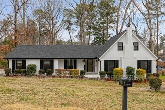 Building Photo - 1304 Dominica Dr