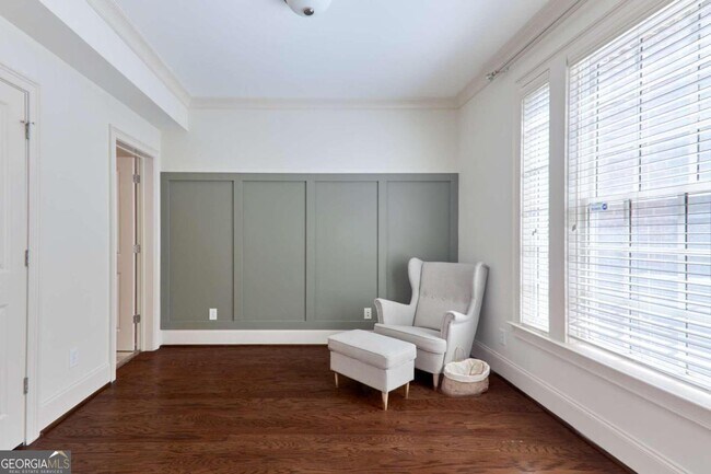 Foto del edificio - 845 Lullwater Park Ln