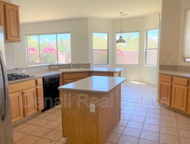 Foto del edificio - 9331 E Mark Ln