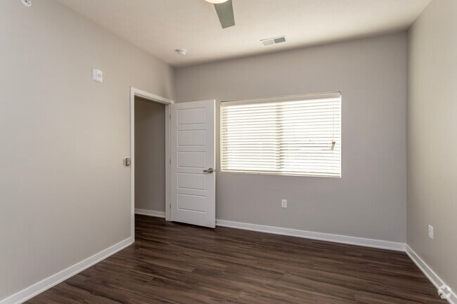 Oriole - Bedroom - The Reserve on 77