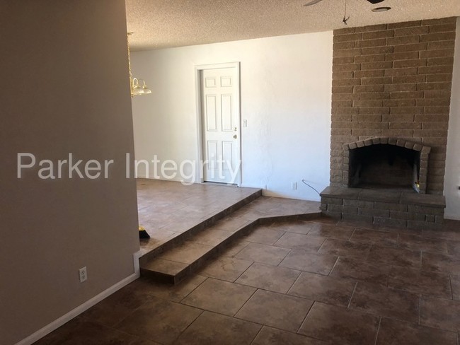 Building Photo - 4 Bedroom in Apple Valley