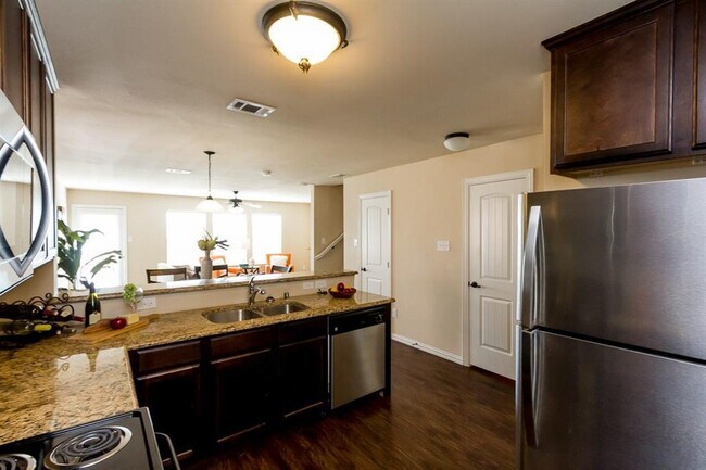 Foto del edificio - 1208 Bayfield Dr