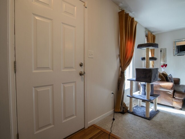 Foto del edificio - Stunning Shaker-Style 4-Bedroom Home in Chesterfield | Granite & Hardwoods!