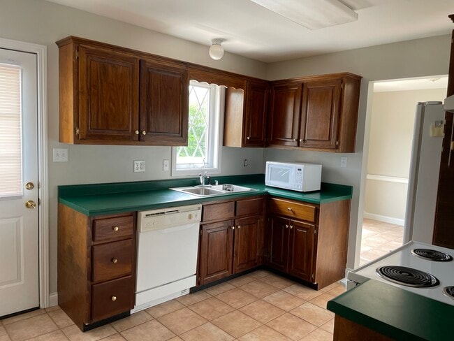 Building Photo - 190 Scarlet Oak Dr.