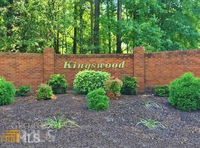 Foto del edificio - 205 Kingswood Dr