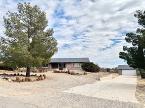 Building Photo - 1327 S Yucca Dr
