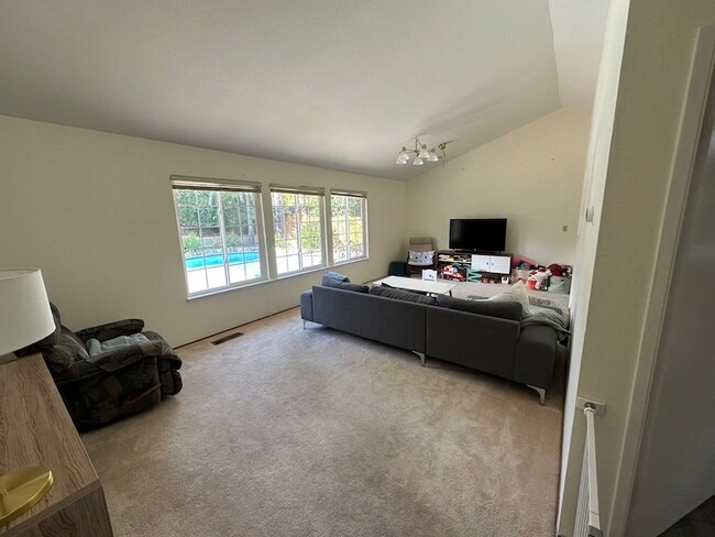 Building Photo - 1773 Laurentian Way