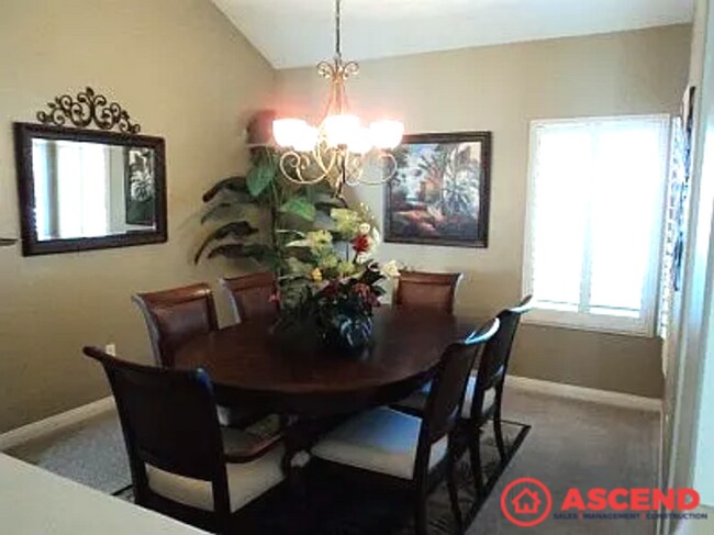 Building Photo - Spacious 4BD/2BA Home in Bakersfield's Desirable 93311 — HOA Community with Pool Access!
