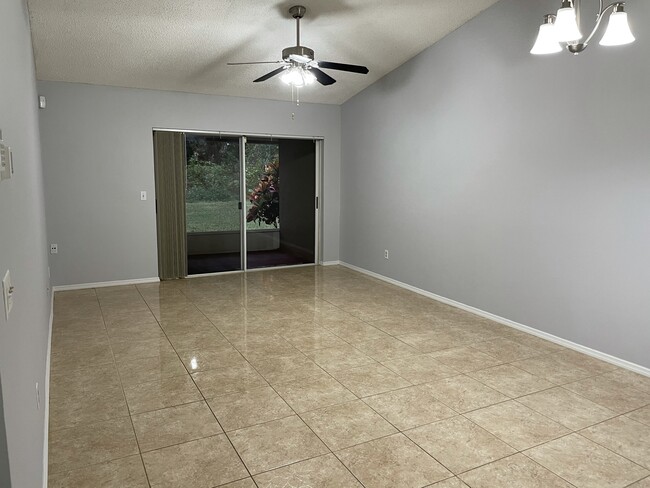 Building Photo - 841 Pebble Creek Cir