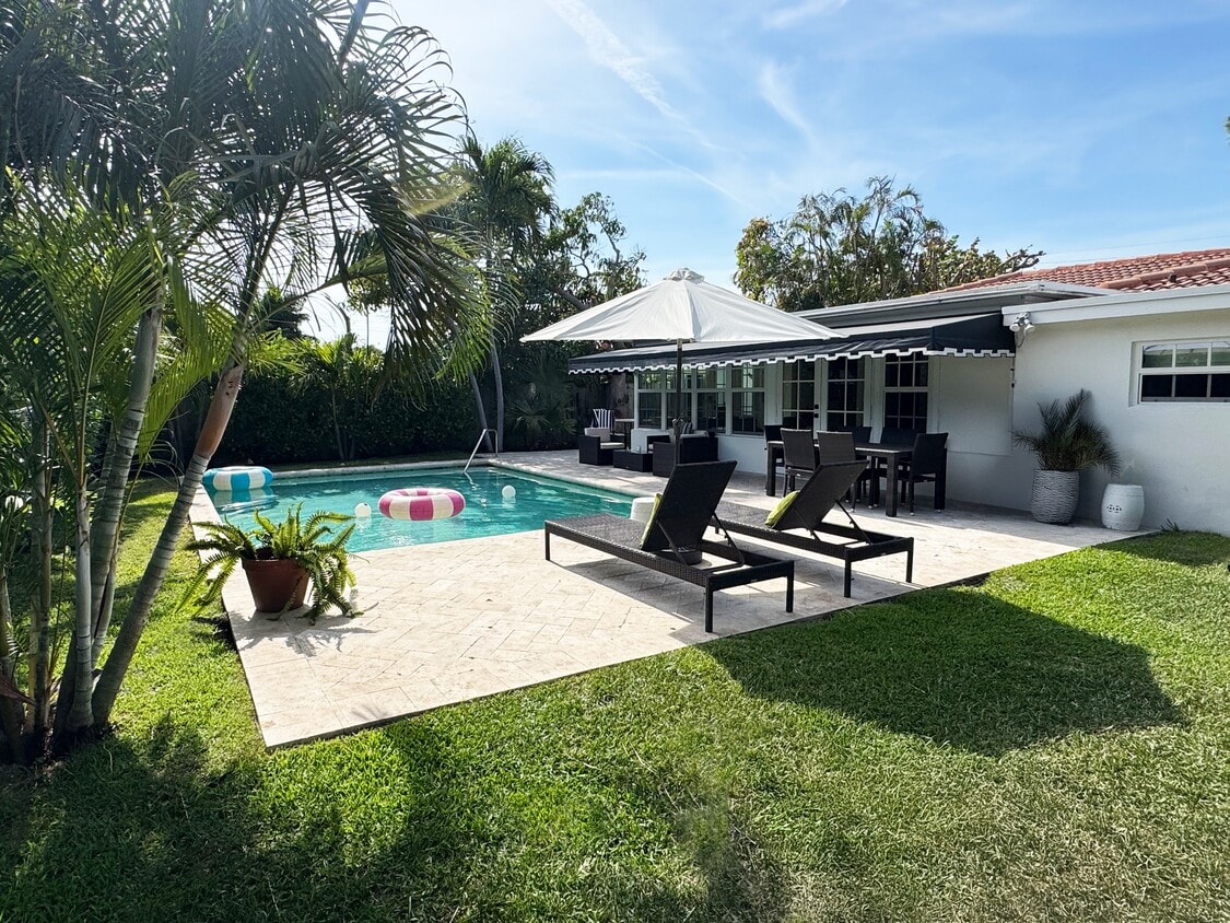 Primary Photo - 360 Alhambra Pl