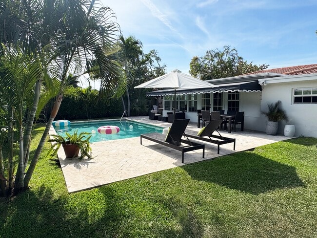 Building Photo - 360 Alhambra Pl