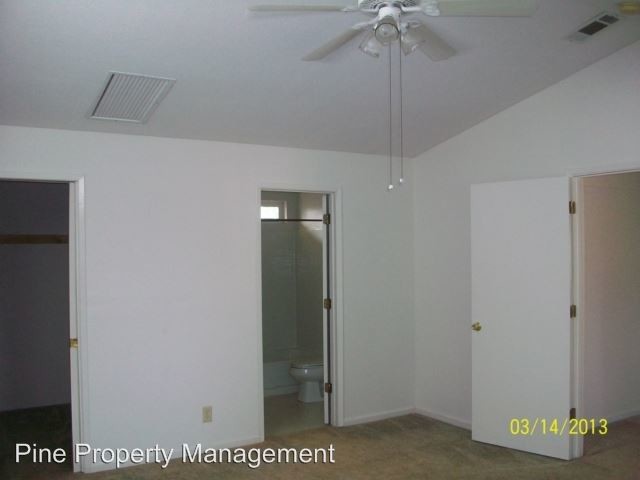 Foto del edificio - 6656 Churn Creek Rd