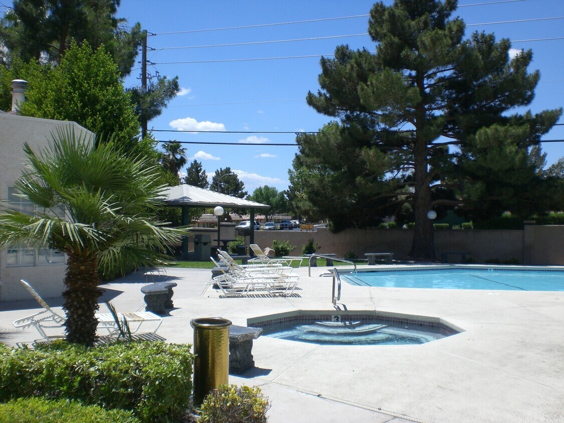 Foto principal - Two bedroom, one bathroom, third floor con...