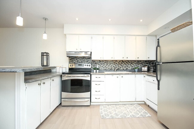Building Photo - 110 Escarpment Crescent