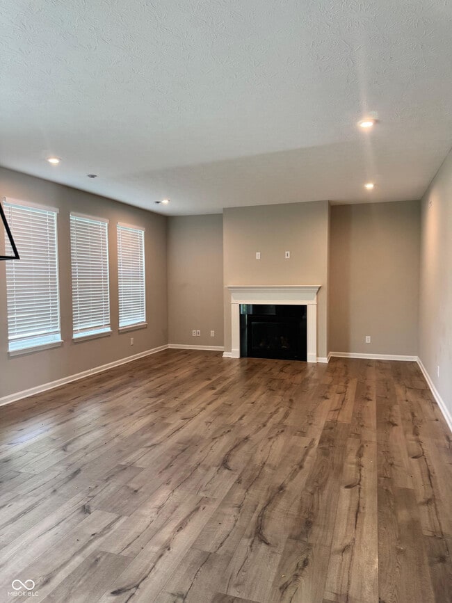 Foto del edificio - 8758 Howlett Ln