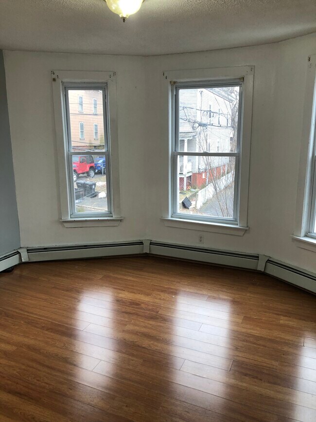 Living room - 81 Bellevue Ave