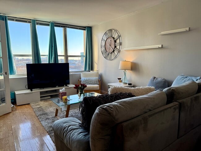 Building Photo - 655 W Irving Park Rd