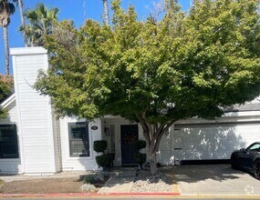 Building Photo - 8665 N Cedar Ave