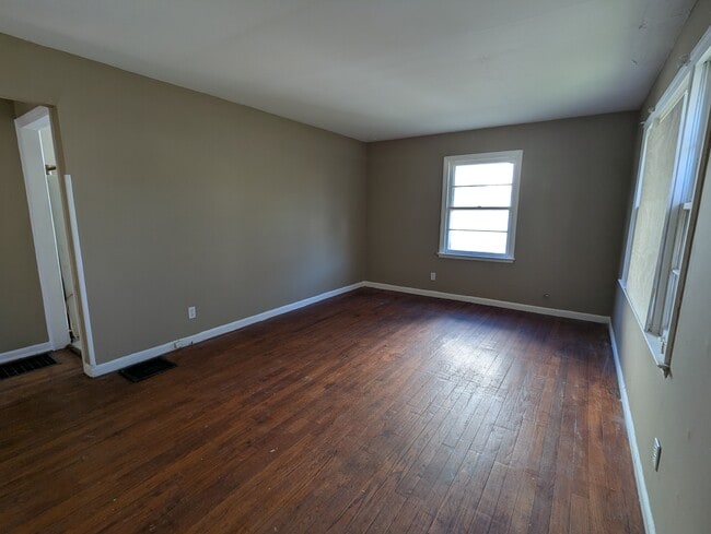 Building Photo - 549 S Ashburton Rd