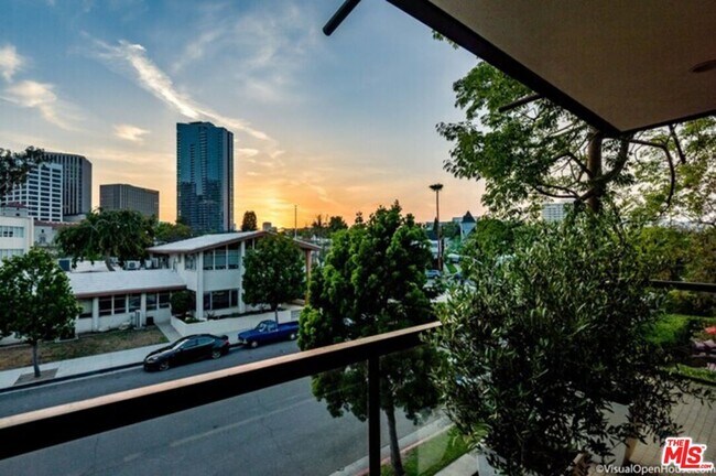 Foto del edificio - 268 S Lasky Dr