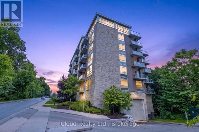 Building Photo - 479 Charlton Ave E