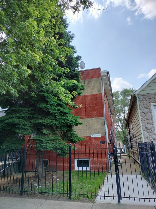 Building Photo - 7910 S Muskegon Ave