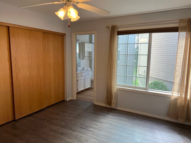 Foto del edificio - 8207 N Ridgewood Dr