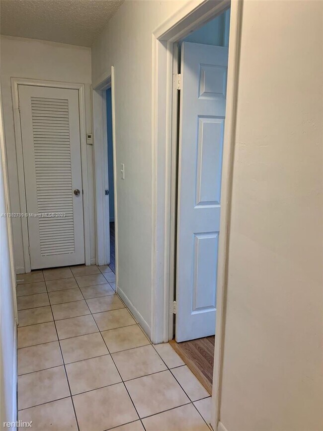 Building Photo - 3 br, 2 bath House - 8011 SW 196th Ter # 8011