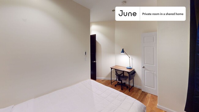 Foto del edificio - Private bedroom in 3 bed/1 bath Home