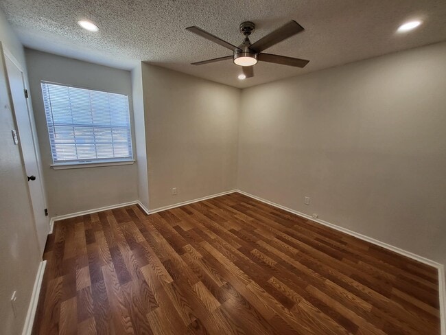 Building Photo - 806 Westgate Cir
