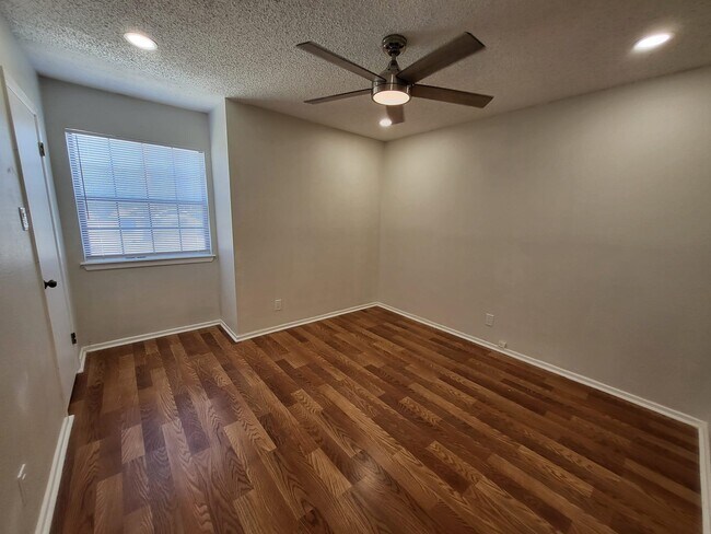 Foto del edificio - 806 Westgate Cir