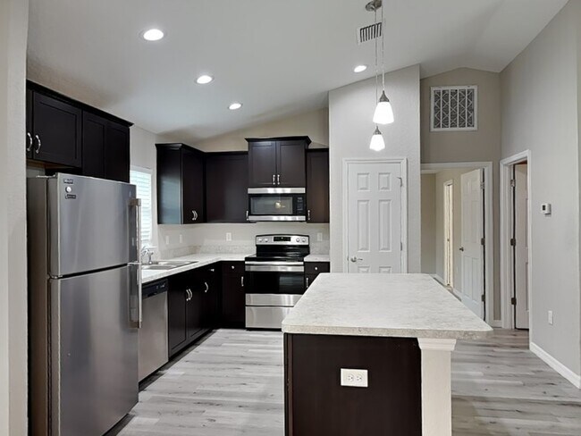 Foto del edificio - 3099 W Viking Ln