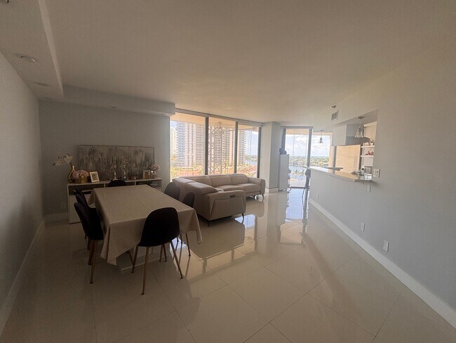 Foto del edificio - 19355 Turnberry Way