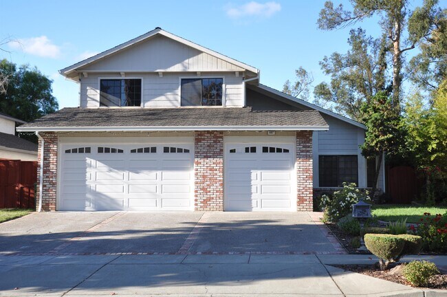 Building Photo - 667 Fontes Dr