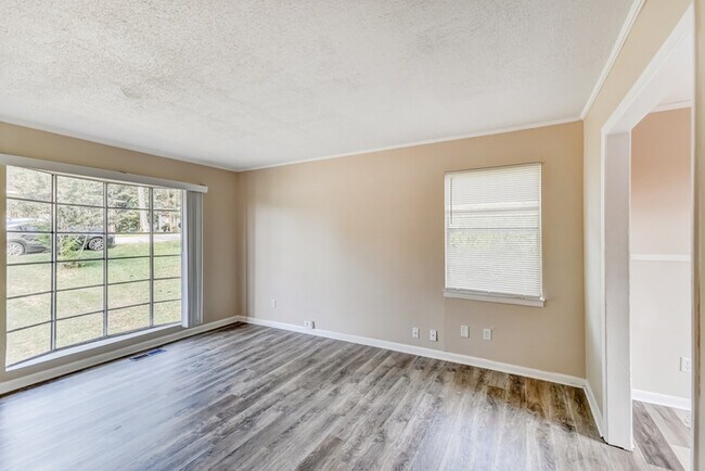 Building Photo - 1035 Barclay Dr