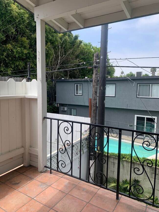 Foto del edificio - 12048-52 Sylvester Street