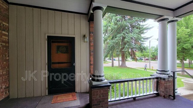 Building Photo - 425 3rd Ave N